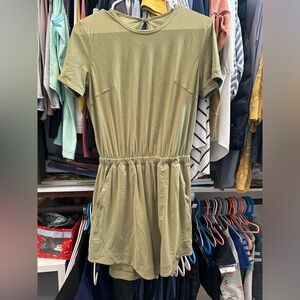 Jumper. Fits size 6-8